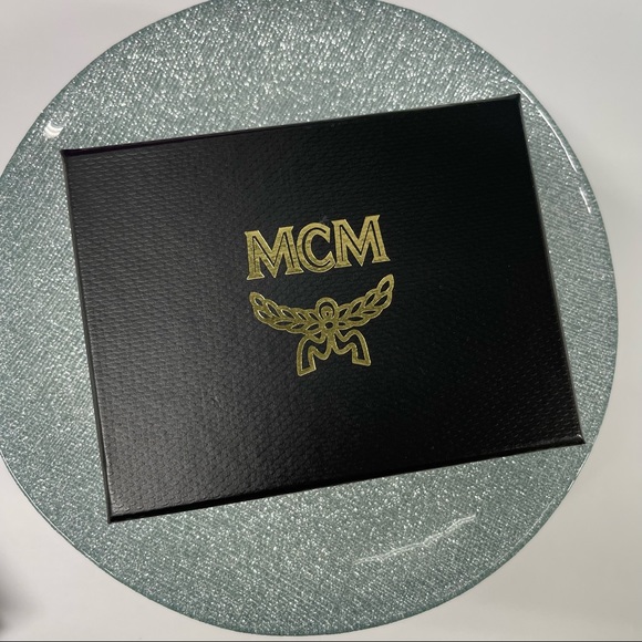 SALE HP! MCM AIRPODS CASE UNISEX - Picture 9 of 13